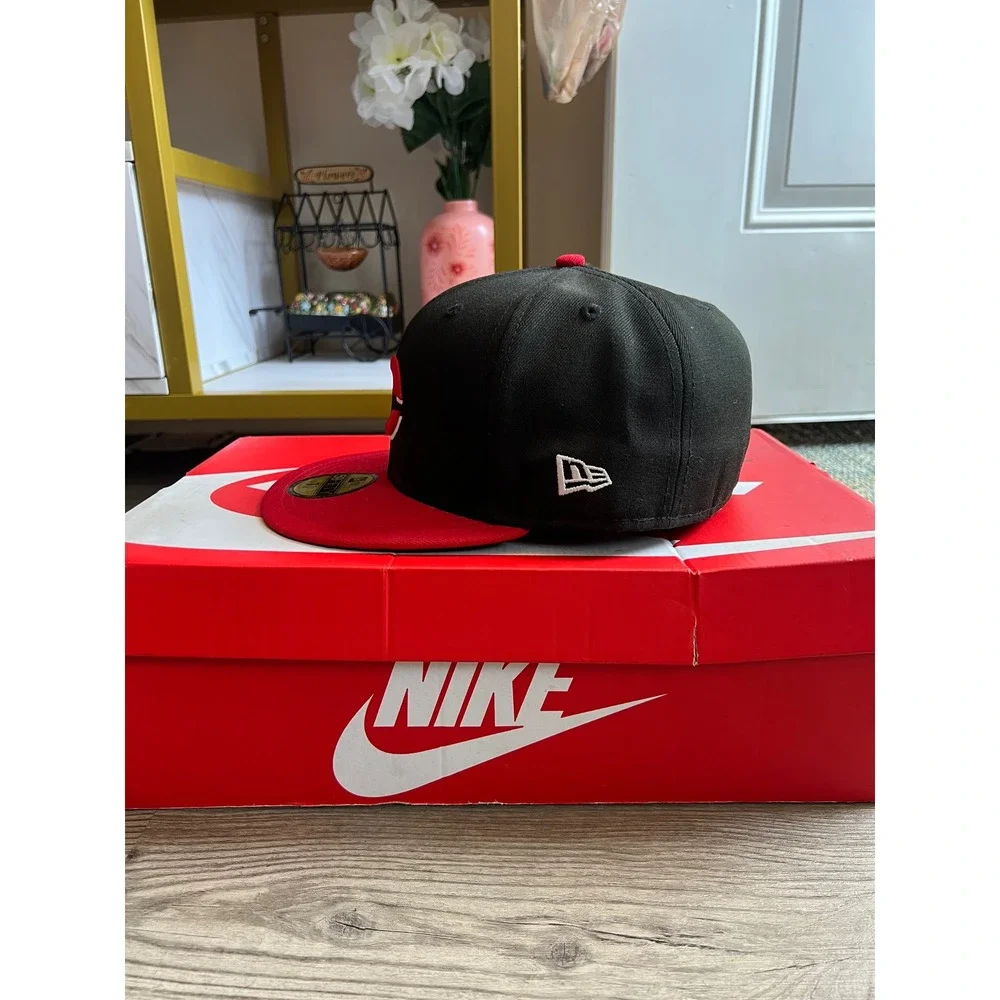 New Era 59 Fifty Cincinnati Reds ALT 7 5/8 Red Black Official On Field Cap